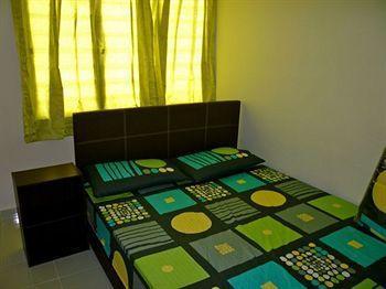 One Motel And Cafe Kuah Esterno foto