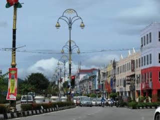 One Motel And Cafe Kuah Esterno foto