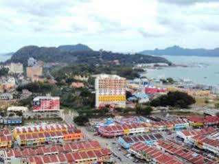 One Motel And Cafe Kuah Esterno foto