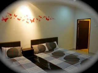 One Motel And Cafe Kuah Esterno foto